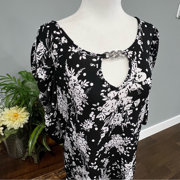 Adrienne Vittadini Medium Top - Picture 4 of 11